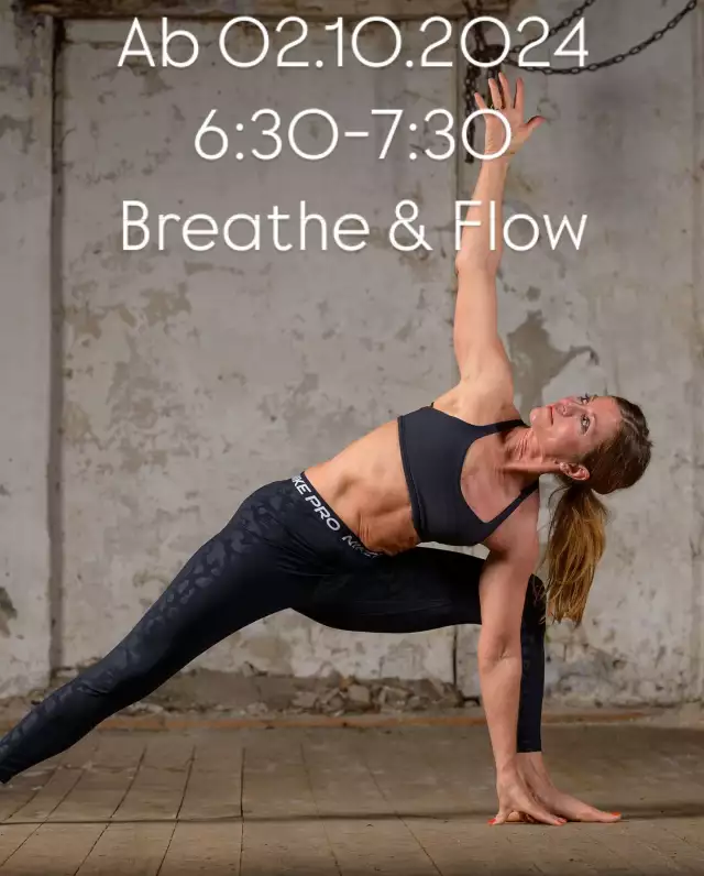 Beginne deinen Tag mit Atemübungen und einem sanften Yoga Flow. Du erschaffst dir eine stabile Mitte, aus der du gelassen handeln kannst. Die beste Basis für den Tag! ❤️ #herzfreudeyoga #yogabadsegeberg #yogamorning #yogaammorgen #yoga #yogapractice #yogalife #yogalove #yogini #badsegeberg #yogaerleben